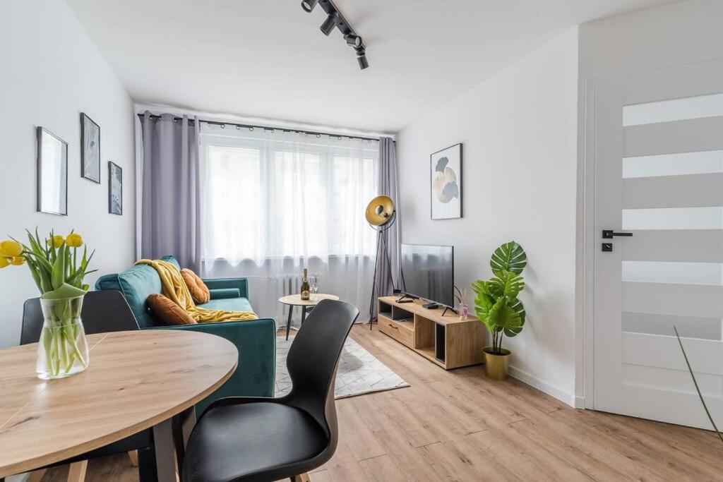 Uroczy Apartament 2 Pokoje - 10 Min Do Morza! Gdansk Luaran gambar
